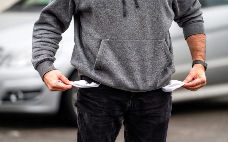 Bajo LIBRE, crece el cierre de empresas y la fuga de capitales